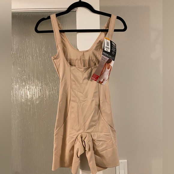 Miracle Suit ‘Back Magic’ Shapewear Shaper Bodysuit, Size Small NWT Nude Color - Picture 10 of 11